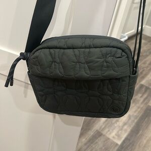 Lululemon purse !!! Dark green